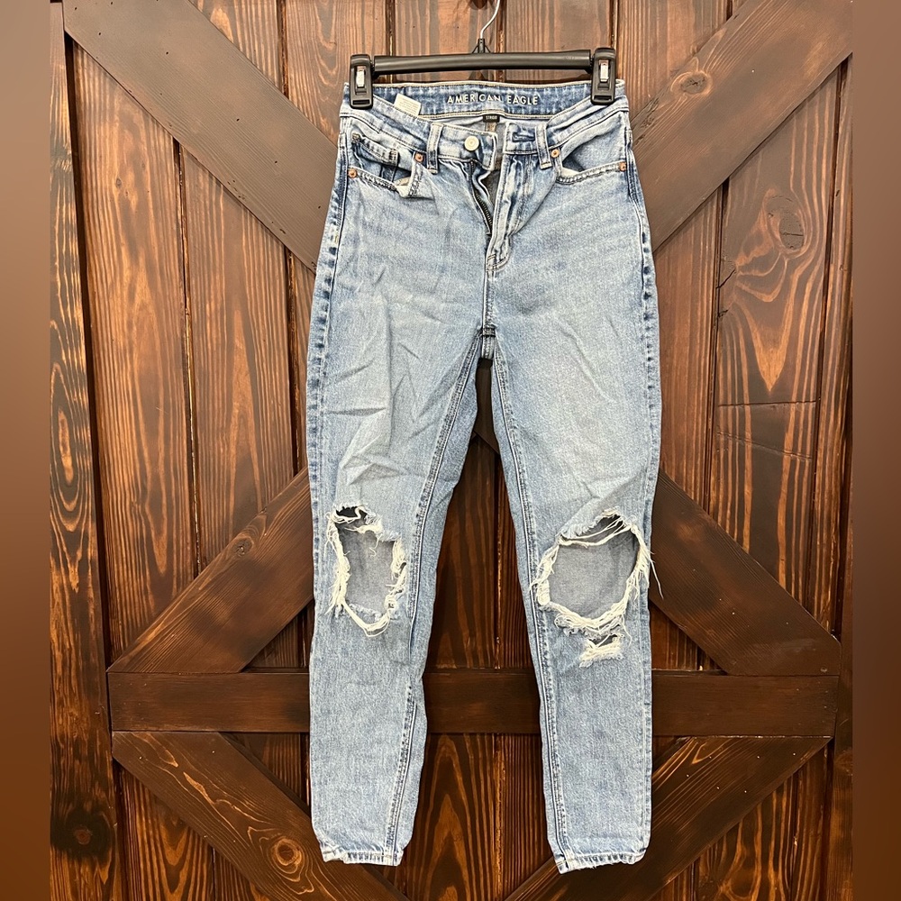 American Eagle strigid mom Jean